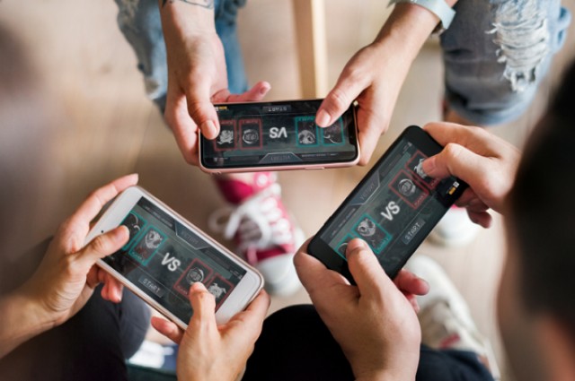 This Company Will Pay You $2,400 to Avoid All Screens for 24 Hours - DesignTAXI.com