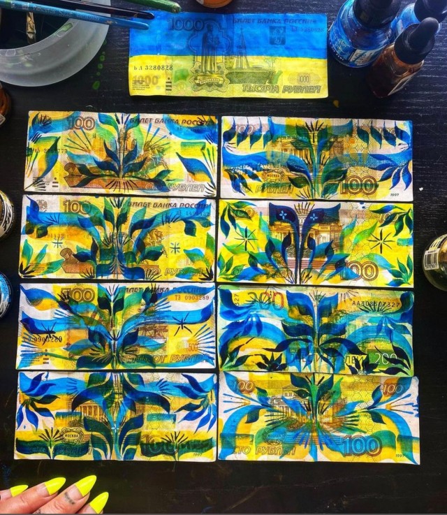 Scores of Artists Deface Russian Rubles in NFT Project for Ukraine